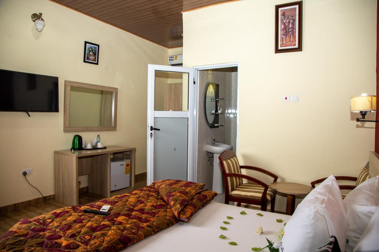 Grand Star Hotel North Legon Extérieur photo