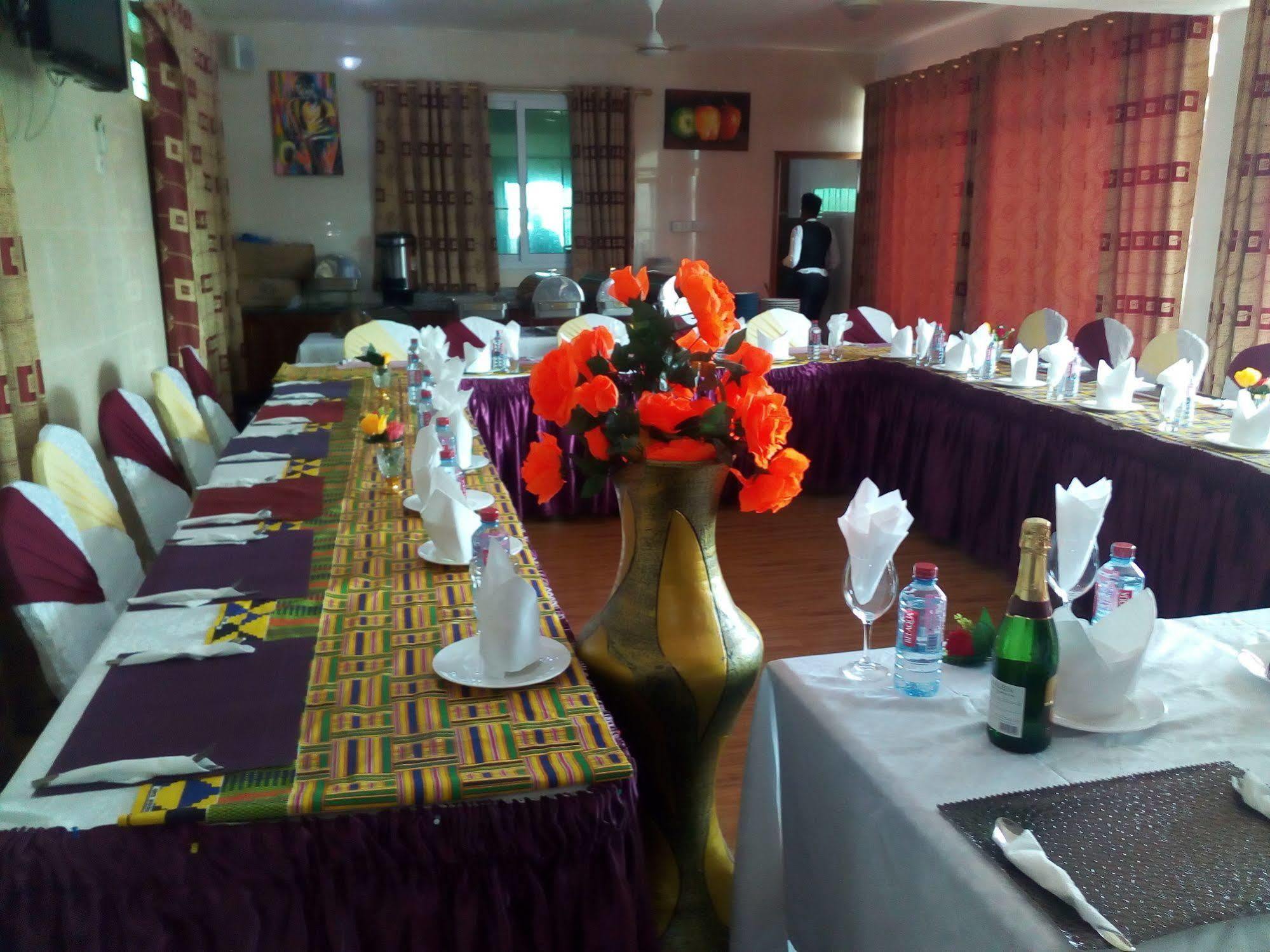 Grand Star Hotel North Legon Extérieur photo
