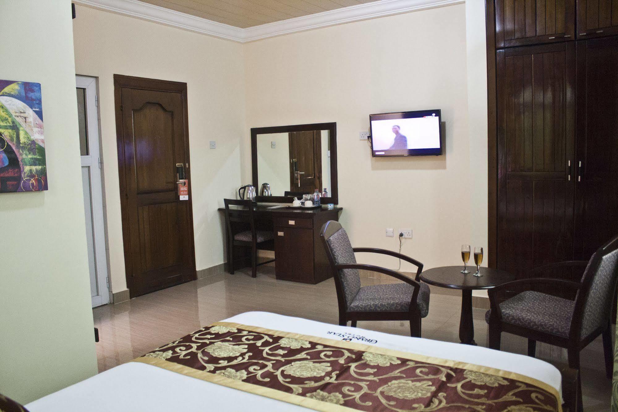 Grand Star Hotel North Legon Extérieur photo