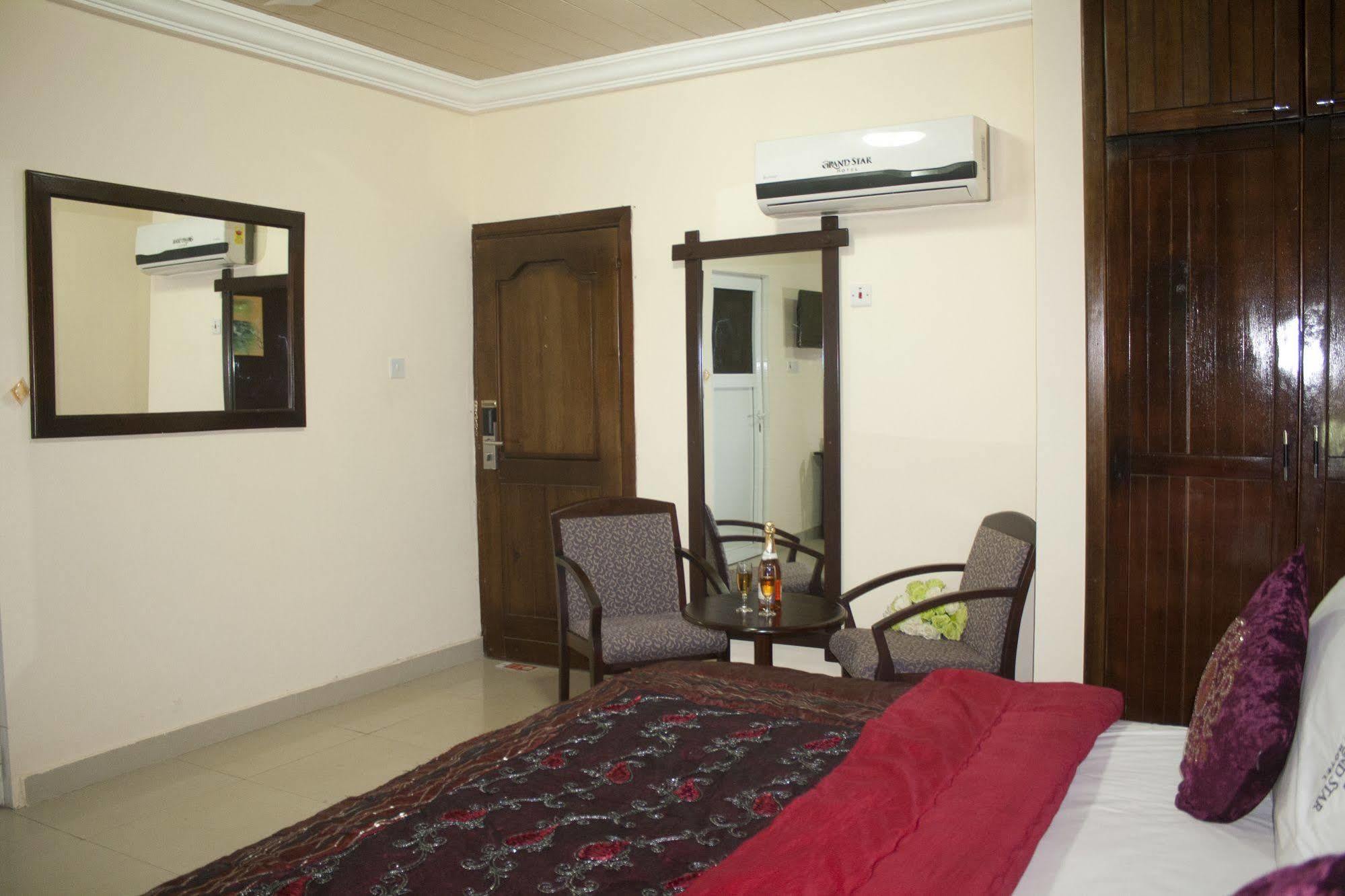 Grand Star Hotel North Legon Extérieur photo